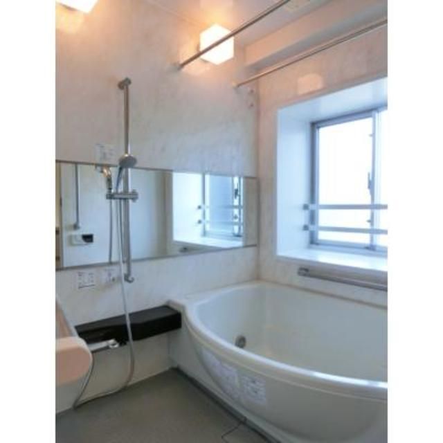 バス・シャワールーム　※写真は同タイプ住戸です。