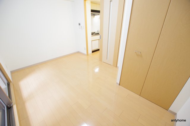 ＪＲ東海道本線 新大阪駅 徒歩14分 15階建 築19年の居間写真