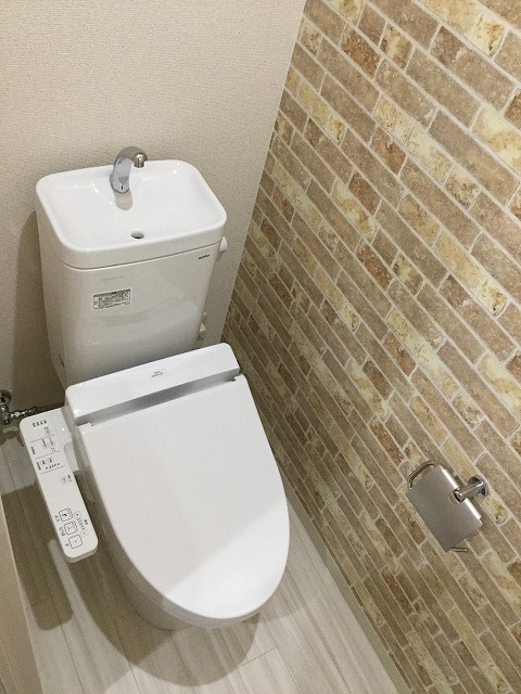トイレ　温水洗浄便座機能付きのトイレです♪