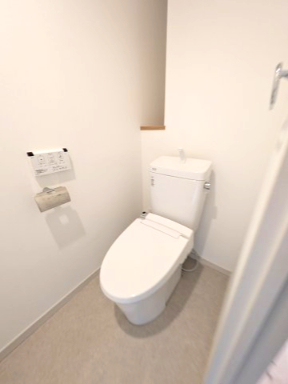 トイレ　※同タイプの別のお部屋の写真です。