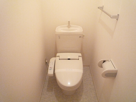 トイレ　洗浄便座付きのトイレです