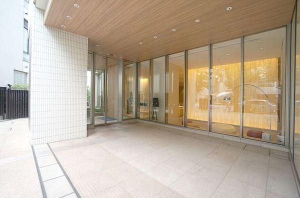東京メトロ銀座線 外苑前駅 徒歩7分 20階建 築14年の外観写真