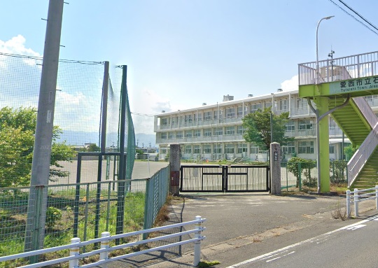 小学校　愛西市立八輪小学校（小学校）まで77m