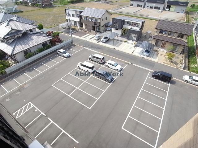 駐車場　駐車場