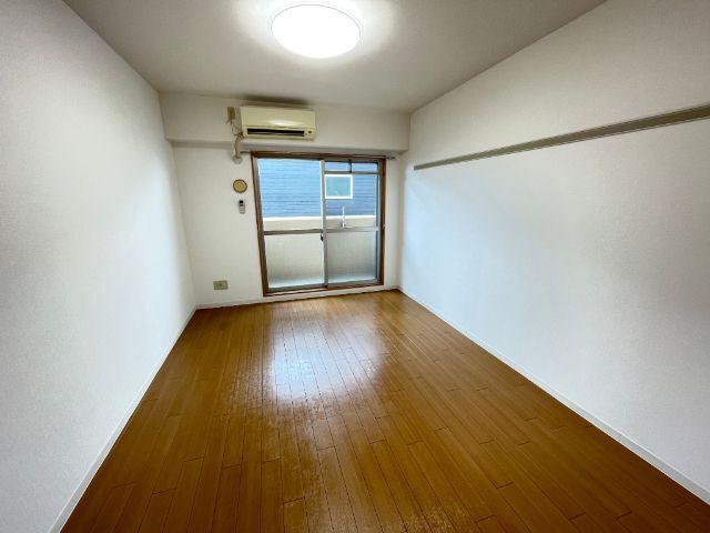 居室・リビング　広めの洋室