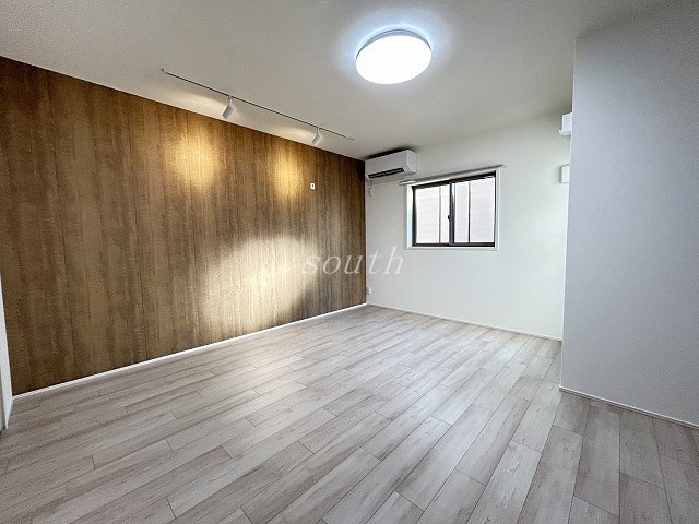 フジパレス出来島WESTV番館の居間写真