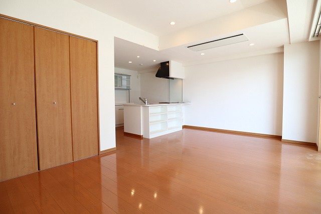 パシフィックロイヤルコートみなとみらいアーバンタワーの居間写真