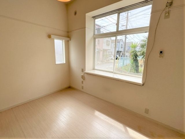 グリーンハイツ行徳R49の居間写真