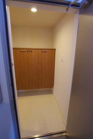 レジュールアッシュ梅田アクシアの玄関写真