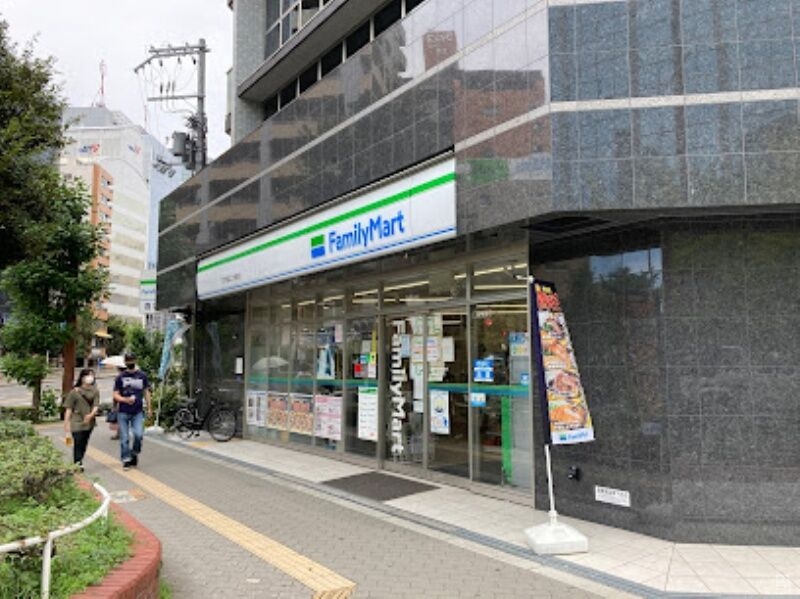 コンビニ　ファミリーマート江戸堀なにわ筋店（コンビニ）まで72m