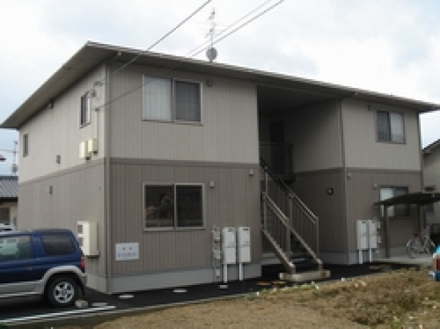 建物外観　１フロア２住居のゆったり角部屋♪