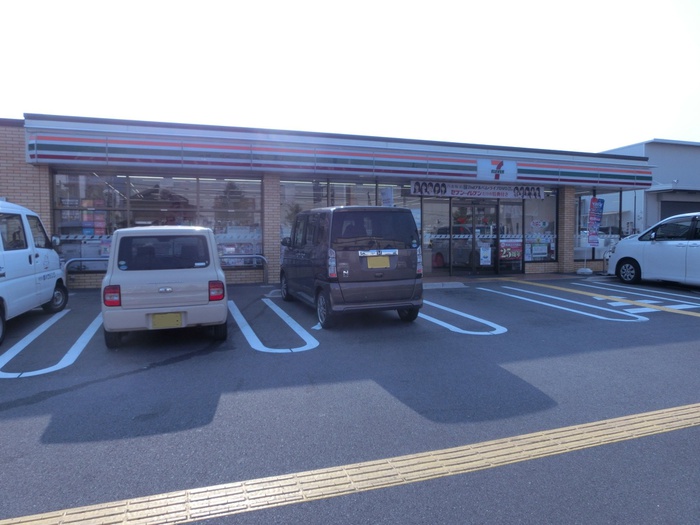 コンビニ　セブンイレブン（コンビニ）まで220m