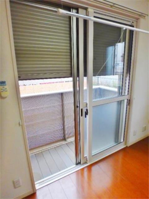 セキュリティ　防犯シャッター付きです