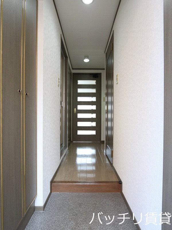 玄関　画像は別号室の為、現況優先です。