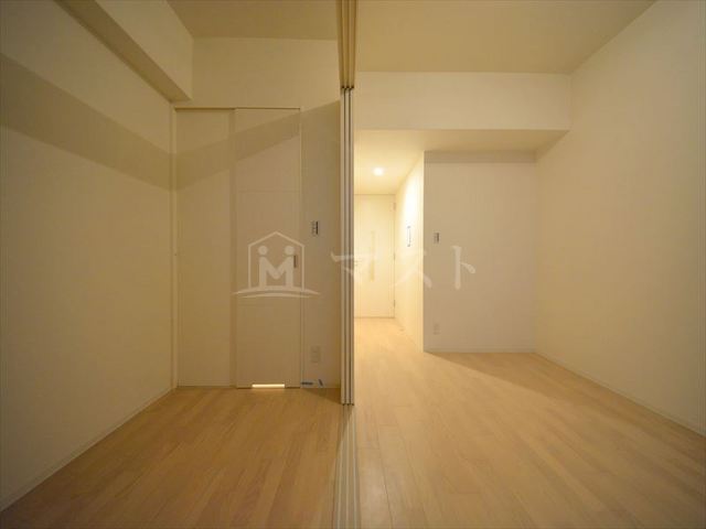 その他　リビング横のお部屋は寝室に最適