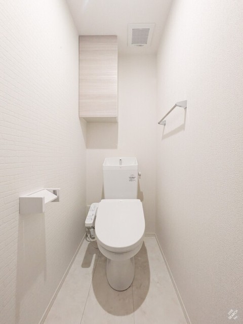 トイレ　別号室の写真です。