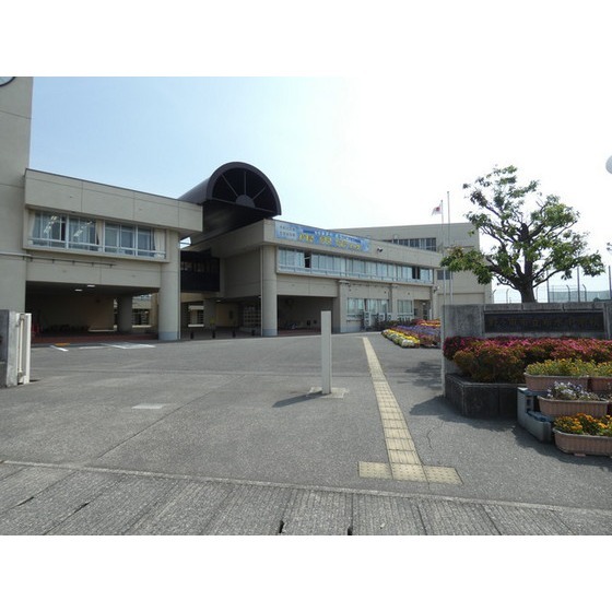 中学校　野々市市立布水中学校（中学校）まで620m