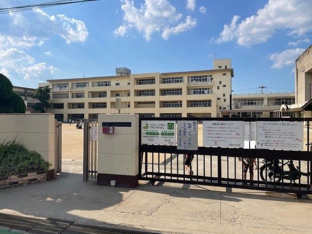 小学校　池田市立北豊島小学校（小学校）まで190m