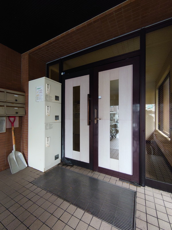 エントランス　オートロックで安心・宅配BOX有ります