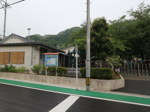 幼稚園・保育園　かえで幼稚園（幼稚園・保育園）まで454m