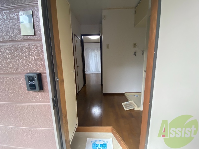 玄関　玄関からの様子。毎日の出入りはこちらから。