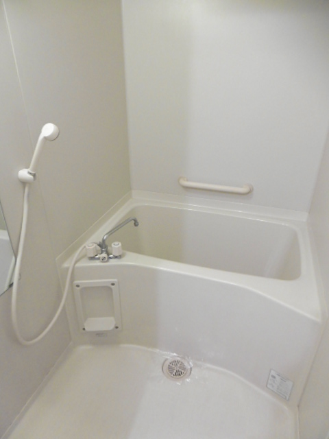 バス・シャワールーム　落ち着いた空間のお風呂です