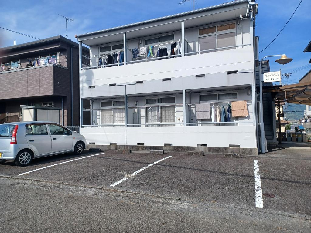建物外観　駐車場は物件目の前です