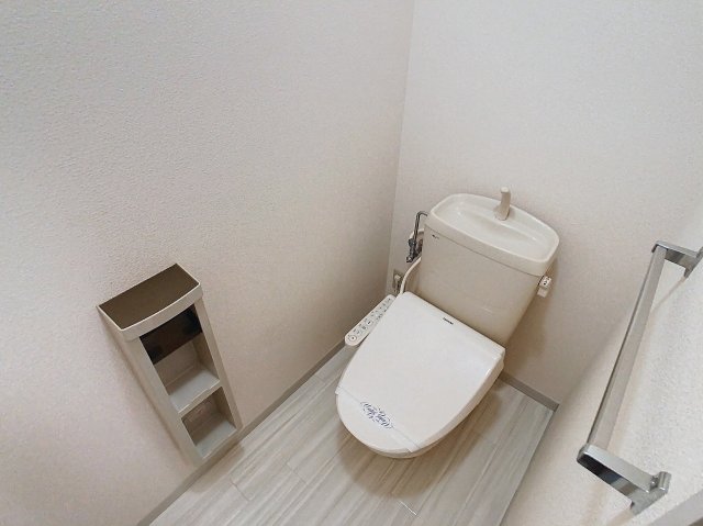 【メゾン・セフィラ B棟のトイレ】