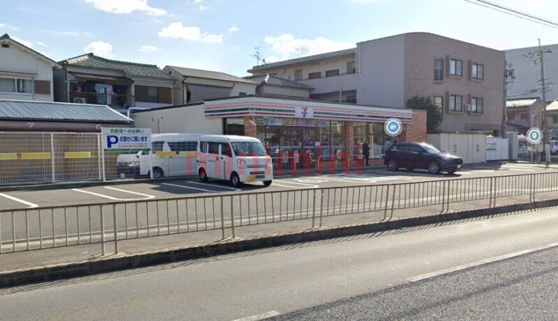 コンビニ　セブンイレブン高槻体育館前店（コンビニ）まで673m