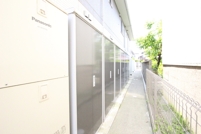 その他共有部分　タイヤなどしまえるトランクルームもございます♪
