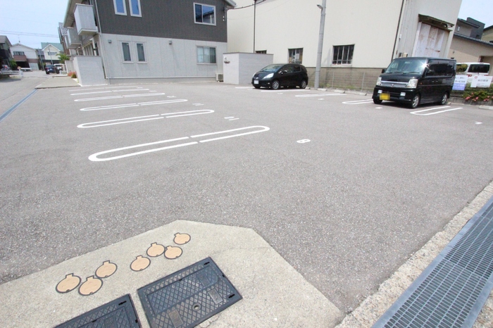 駐車場　2台目もお気軽にお問合せください♪