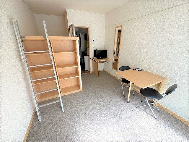 居室・リビング　「同タイプの部屋の写真です」「現況優先」