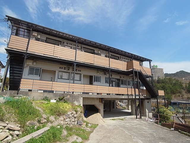神戸市北区花山台のアパートの建物外観