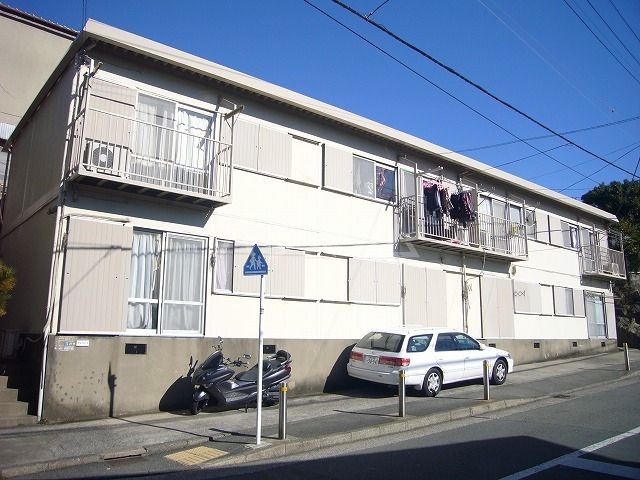 横須賀市小矢部のアパートの建物外観