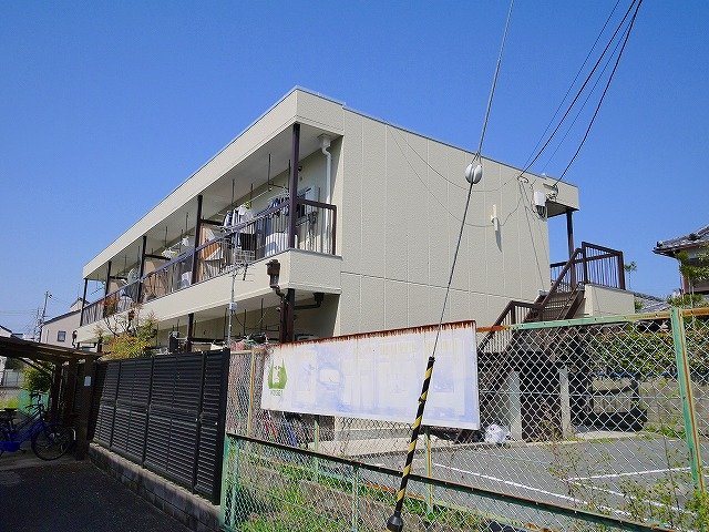 木津川市木津のアパートの建物外観