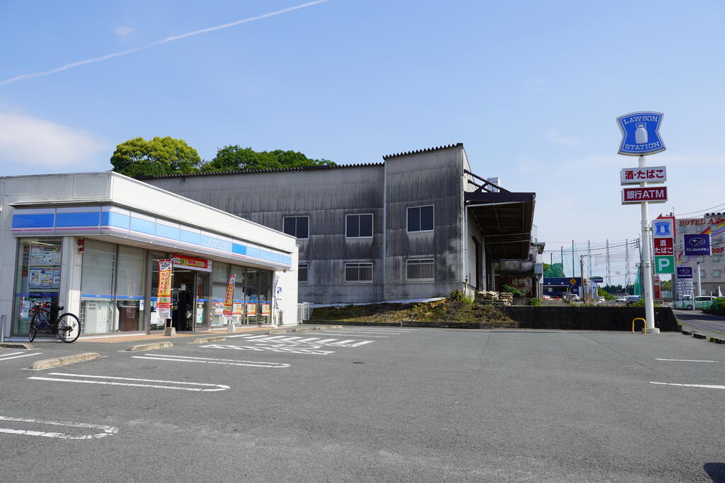コンビニ　ローソン直方感田店（コンビニ）まで445m