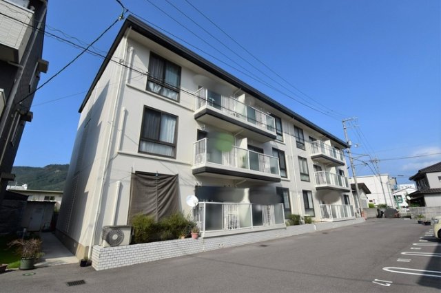 【ヴァンベール屋島の建物外観】