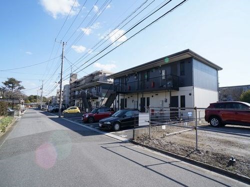 【グリーンハイツ学園前壱番館の駐車場】