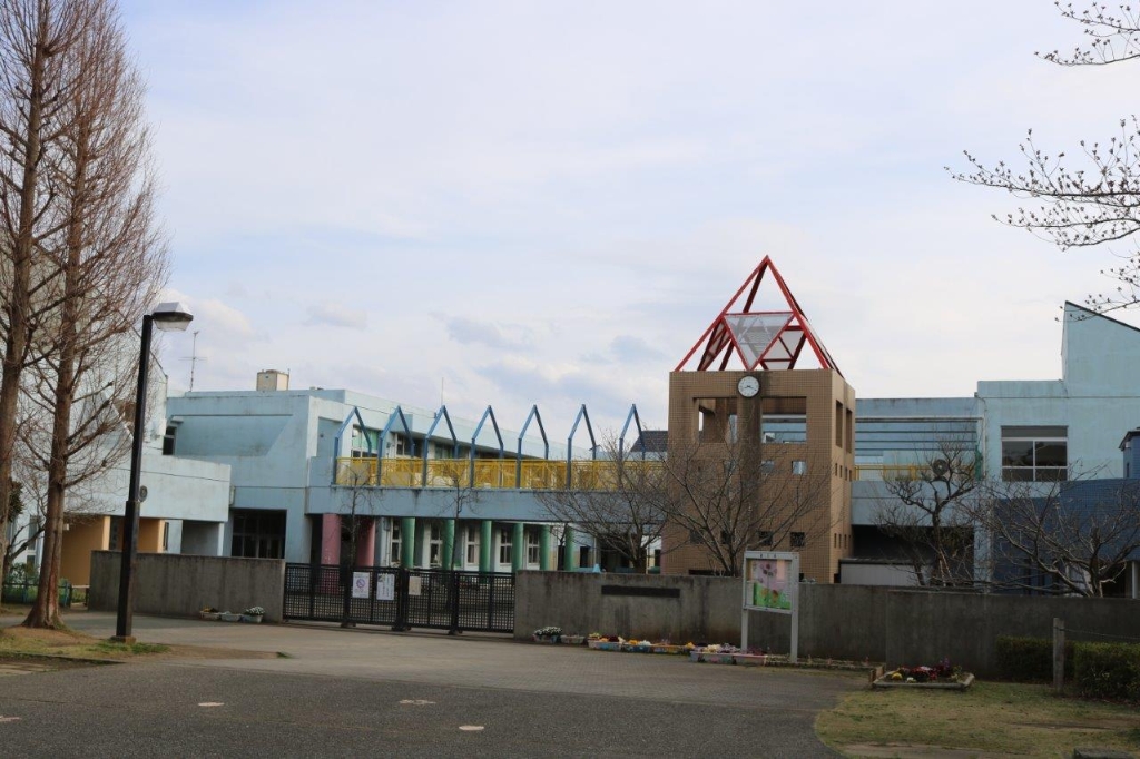 【グリーンハイツ学園前壱番館の小学校】