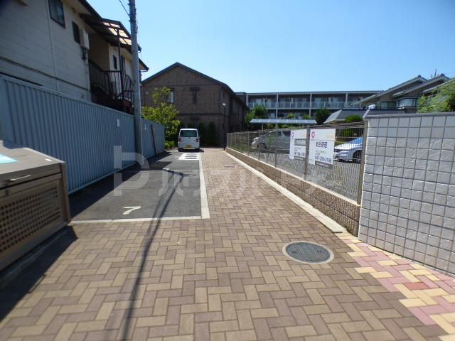 【市川市大野町のアパートのエントランス】