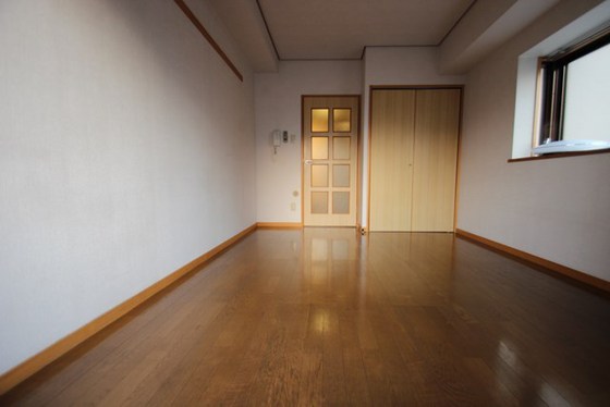 居室・リビング　※別号室の写真です