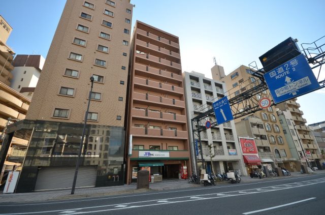 【広島市中区東平塚町のマンションの建物外観】