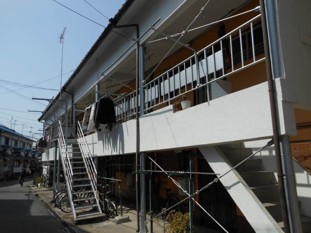 東大阪市稲田本町のアパートの建物外観