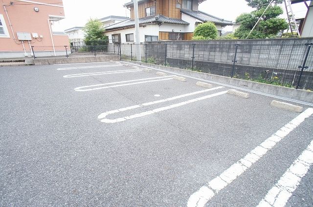 【高萩市大字島名のアパートの駐車場】