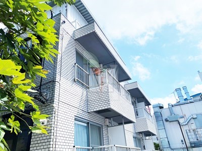 新宿区百人町のマンションの建物外観