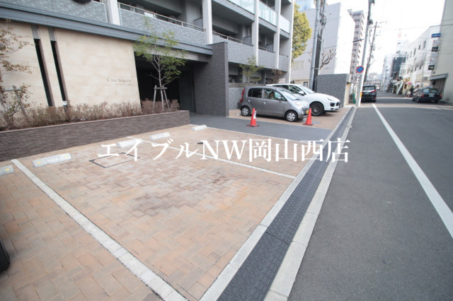 【岡山市北区田町のマンションの駐車場】