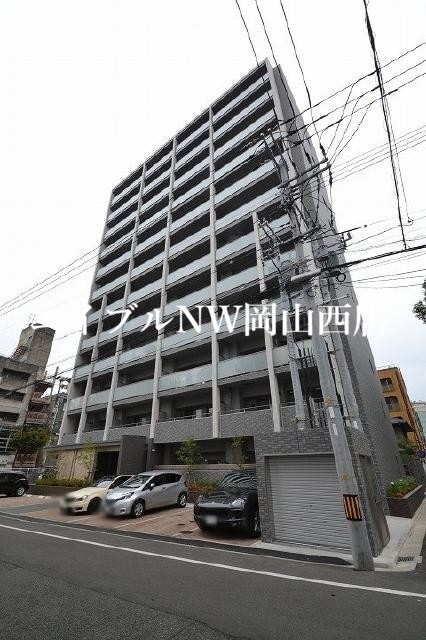 岡山市北区田町のマンションの建物外観