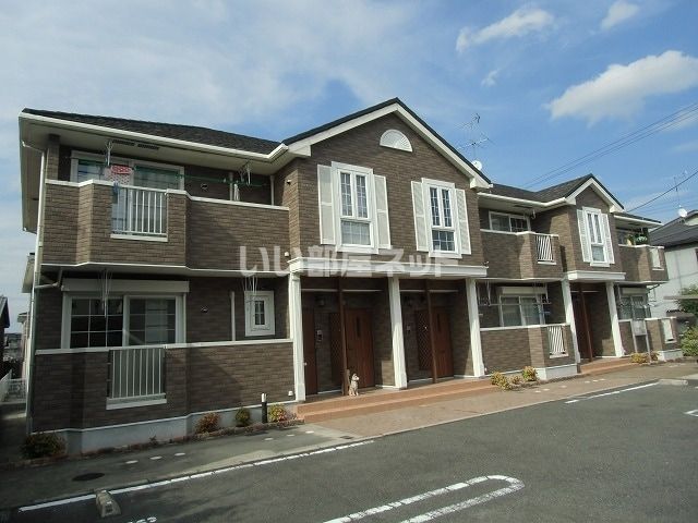 【大和高田市甘田町のアパートの建物外観】