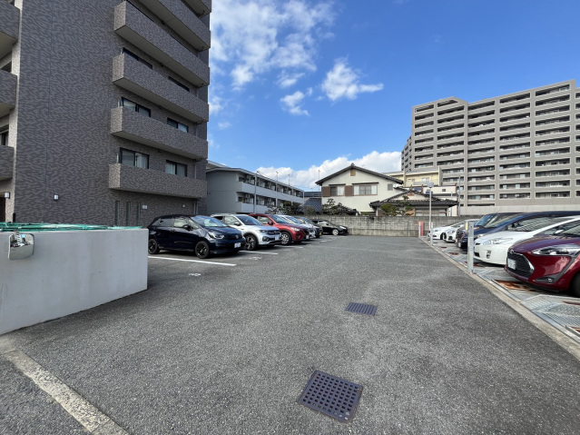 【広島市東区牛田新町のマンションの駐車場】