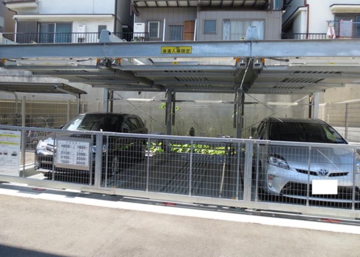 【板橋区前野町のマンションの駐車場】